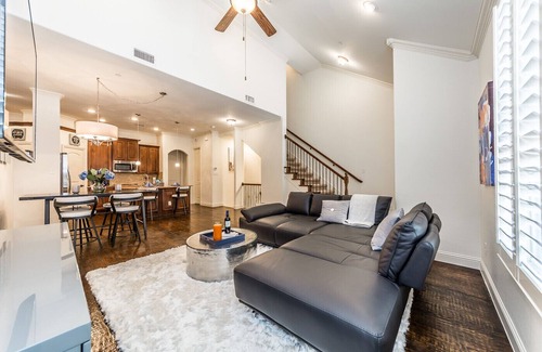 Legacy Park House | Luxury Modern Townhome at Shops @ Legacy