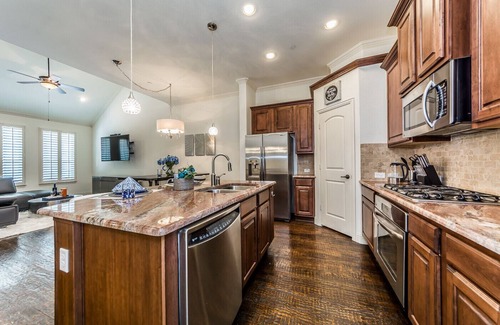 Legacy Park House | Luxury Modern Townhome at Shops @ Legacy