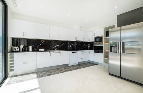 Cerro de Aguia Villa | Luxury/modern villa/heated pool 1800 metres from Sao Rafael beach