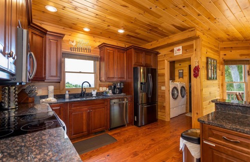 Marion Cabin | Luxury Mountain Cabin on 10 Acres