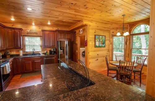 Marion Cabin | Luxury Mountain Cabin on 10 Acres