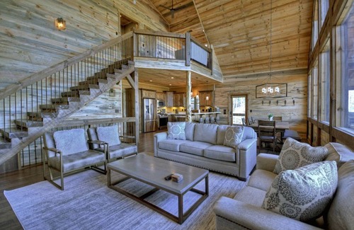 Aska House | Luxury Mountain Escape on Aska ~ NEW Hot Tub, Game Room & Spectacular Views!
