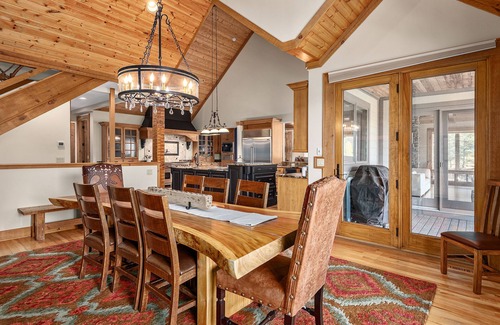 Clyde House | Luxury Mountain Estate w Panoramic Mountain Views