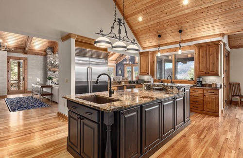 Clyde House | Luxury Mountain Estate w Panoramic Mountain Views