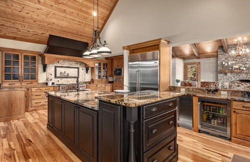 Clyde House | Luxury Mountain Estate w Panoramic Mountain Views