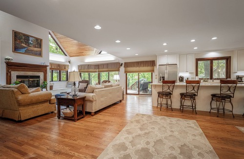 Chestnut Springs House | Luxury Mountain House on Golf Course- Book for Summer/Fall