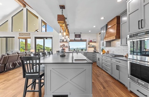 Maynardville Other | Luxury Mountain & Lake Farmhouse on Norris with Chef's Kitchen, Spa, & Kayaks