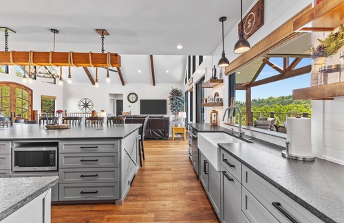 Maynardville Other | Luxury Mountain & Lake Farmhouse on Norris with Chef's Kitchen, Spa, & Kayaks
