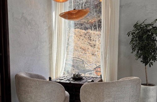 Weaverville Cottage | Luxury Mountain Retreat