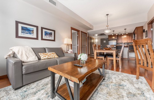 Canmore Condo | Luxury Mountain View Condo - 2 King beds/Hot Tub/Pool