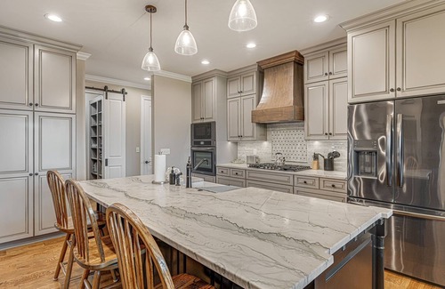 Mars Hill House | Luxury Mountain Views w/Fire Pit & Pet-Friendly + Biltmore Pass | 22 Min AVL