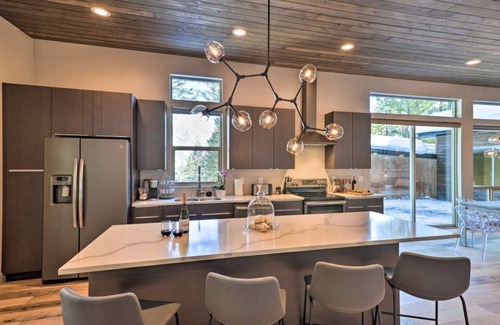 Alpine House | Luxury Mountainside Chalet - 35 Mins from Jackson, WY