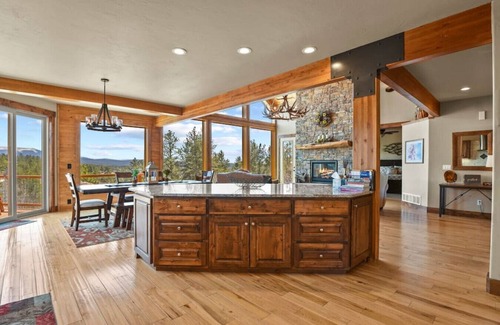 Florissant Cabin | Luxury Mtn View Family Home with amazing Pike's Peak Views