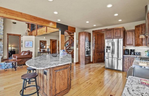 Florissant Cabin | Luxury Mtn View Family Home with amazing Pike's Peak Views