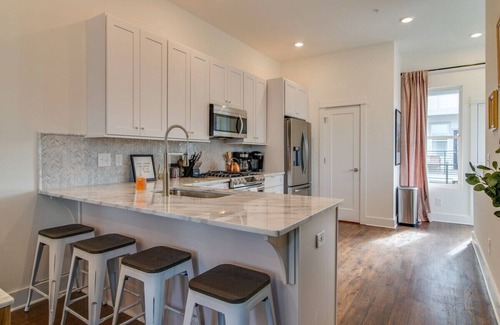 Hillsboro West End House | Luxury Nashville Retreat for 12 Guests