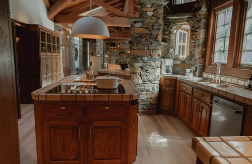 Mariposa Villa | Luxury Nature Getaway Stonehouse by Casa Oso