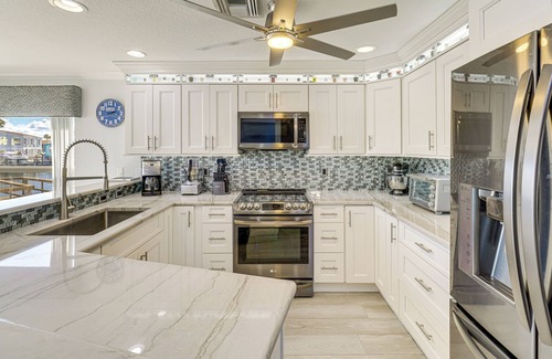 Nettles Island House | Luxury Nettles Island Home w/Large Deck!