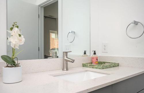 Old Fourth Ward House | Luxury New 2B2B Private Balcony 542Blvd