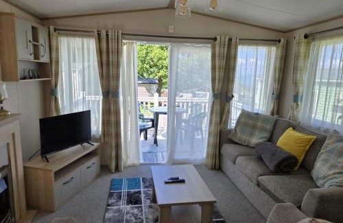 Cowes House | luxury new 3 bed caravan with stunning sea view on private beach in Thorness bay