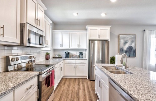 Raytown House | Luxury New Build Family Home W/Office & Fast WIFI