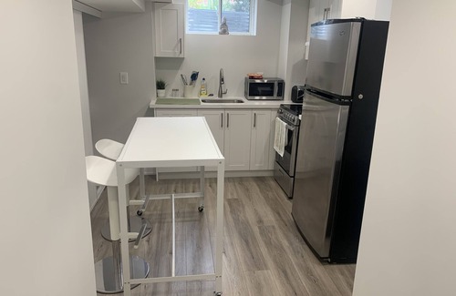 Rathwood Apartment | Luxury NEW in-law Suite with separate entrance (Sleeps 3)