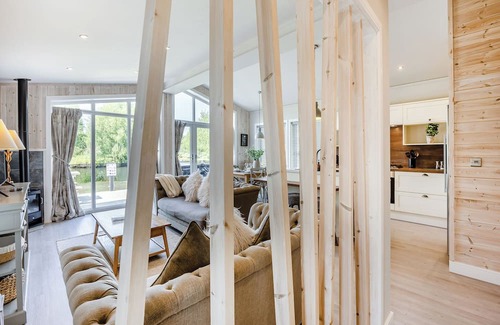 Woodhall Spa Ski Chalet | Luxury new Lakeside lodge with spacious and open plan living and kitchen area.