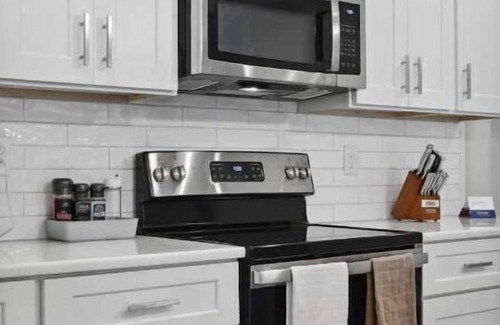 Gulf Park Estates House | Luxury New Tranquil Retreat-Walk to Waterfront