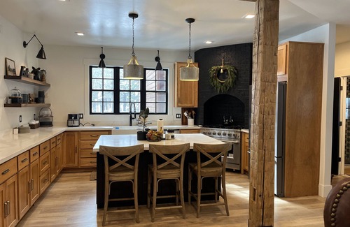 Flagstaff Cabin | Luxury Newly Remodeled Cabin on 5 Acres of Wooded Forest- 6 min from Dwntwn Flag