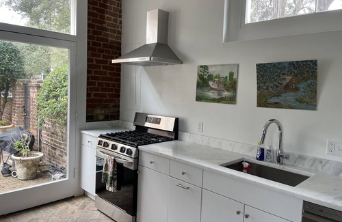 Faubourg Lafayette Cottage | Luxury Newly Renovated Carriage House in Lower Garden District