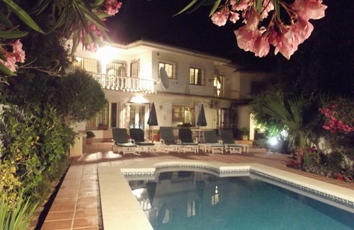 Fuengirola Villa | Luxury Oasis: 4-Bedroom Villa with Private Pool in Fuengirola, Costa del Sol