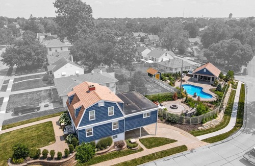 Southeast Omaha House | Luxury Oasis Heated Pool, Hot Tub, BBQ