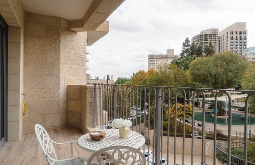 Mahane Israel Apartment | Luxury Oasis in JLM City Center!