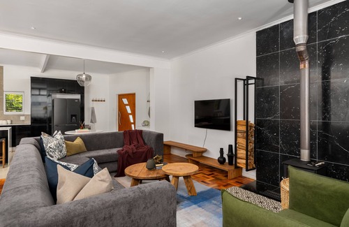Milnerton Apartment | Luxury Oasis, Lifestyle Villa, Pool & Gym
