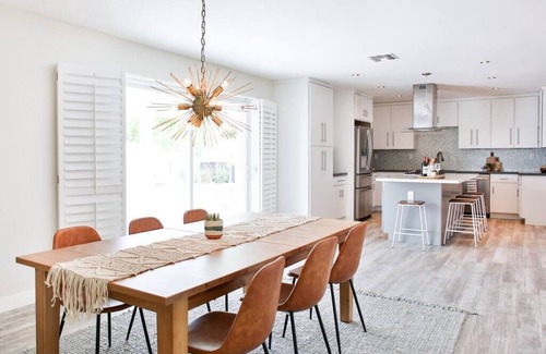 Cox Heights House | Luxury Oasis with Pool Sleeps 7 - Close to Old Town!
