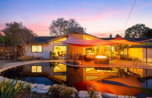Mount Helix House | Luxury Oasis with Pool & Pergola Dining