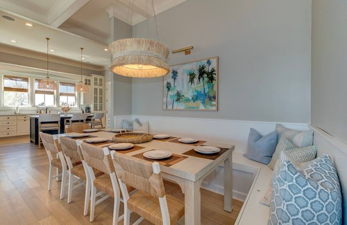 Isle of Palms House | ⛱️Luxury Ocean Blvd. ~ POOL/HOT TUB, PUTTING GREEN ⛳️, ROOF TOP