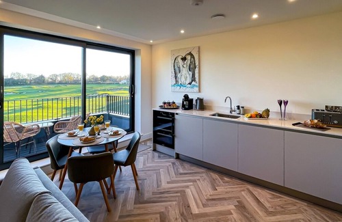 Broadstairs Apartment | Luxury Ocean North Foreland Golf View By Adliv