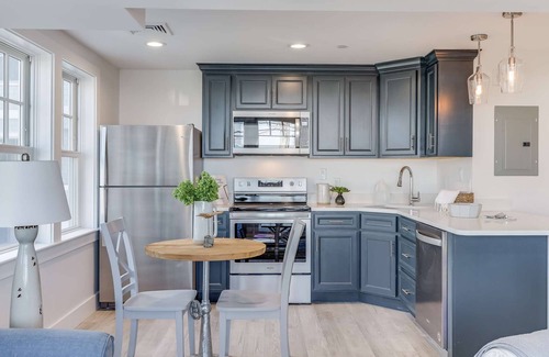 Plymouth Cultural District Apartment | Luxury Ocean View Corner Condo (725S.F.)