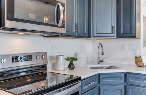 Plymouth Cultural District Apartment | Luxury Ocean View Corner Condo (725S.F.)