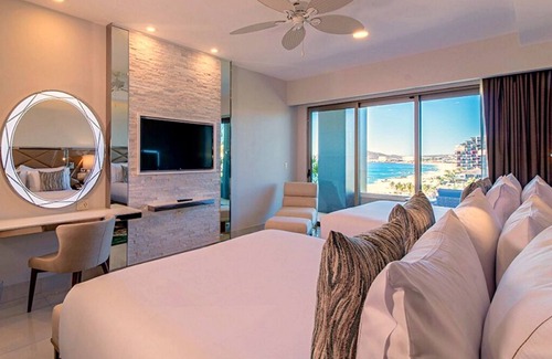 Cabo San Lucas Resort | Luxury Oceanfront 3 Bedroom Condo w/5 Diamond Amenities