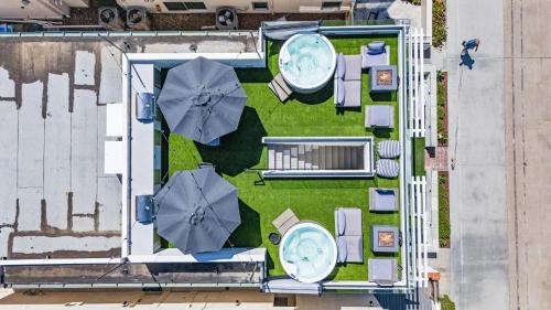 Mission Beach House | Luxury oceanfront fourplex with roof deck sleeps 22