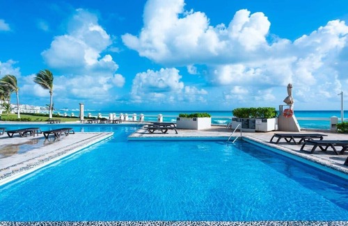 Zona Hotelera Villa | Luxury Oceanview Oasis with Pools at Villas Nizuc!