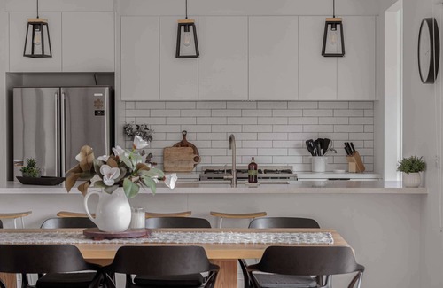 Mount Beauty House | Luxury On Lakeside Su