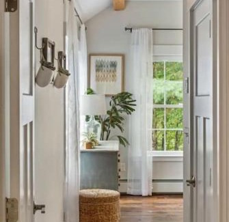 North Conway House | LUXURY on SACO RIVER with HOT TUB & MOUNTAIN VIEWS