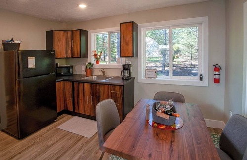Williamsburg Apartment | Luxury on the Edge of Traverse City - 7