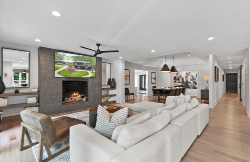 Mayhew House | Luxury On Woodstream