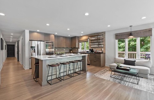 Mayhew House | Luxury On Woodstream