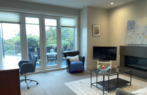 Hollyburn Villa | Luxury One Bedrooms Suite in Luxury Oceanview Villa