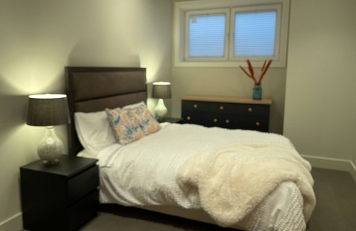 Hollyburn Villa | Luxury One Bedrooms Suite in Luxury Oceanview Villa