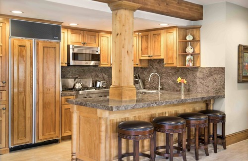 Deer Valley Apartment | Luxury One Bedroom 1 Apartment Hotel by RedAwning